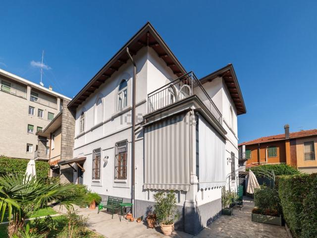 Villetta indipendente in vendita di 300 m² in Via Veglia, 30