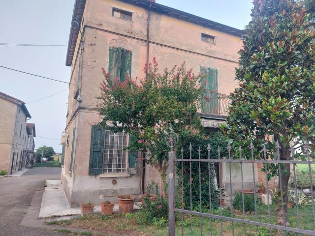 Villetta indipendente in vendita di 300 m² in Via Viazza, 17