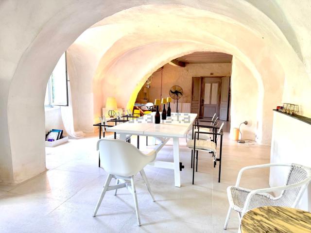 Villetta indipendente in vendita di 300 m² in Via Villa Oreggi