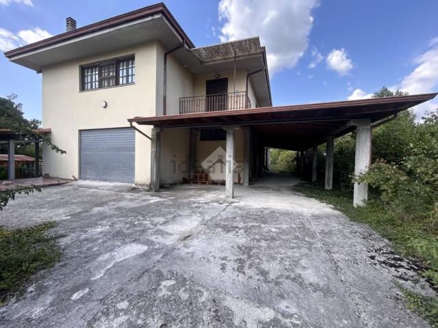 Villetta indipendente in vendita di 300 m² in Viale della Cartiera, 670