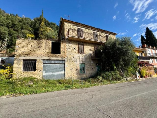 Villetta indipendente in vendita di 300 m² in Viale Europa