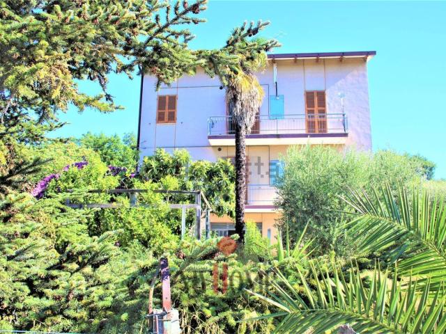 Villetta indipendente in vendita di 300 m² in Contrada Boccabianca