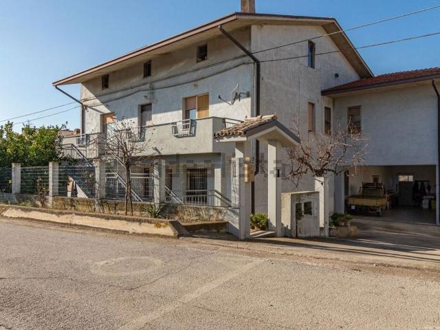 Villetta indipendente in vendita di 300 m² in Contrada Piane Favaro, 130