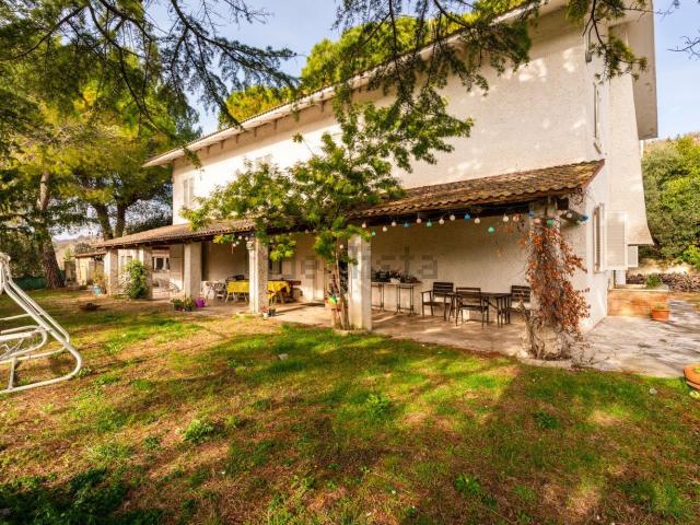 Villetta indipendente in vendita di 300 m² in Contrada San Savino, 7