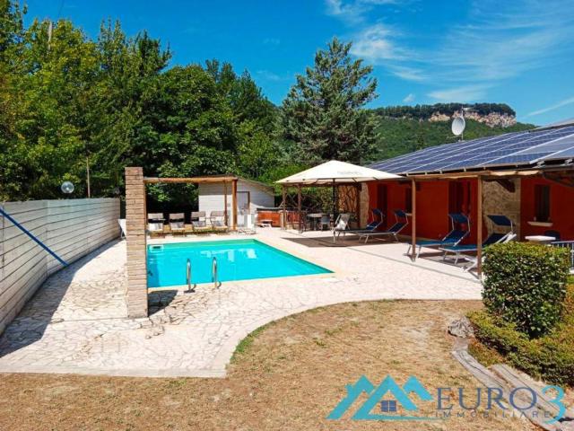 Villetta indipendente in vendita di 300 m² in Frazione CASTEL TROSINO