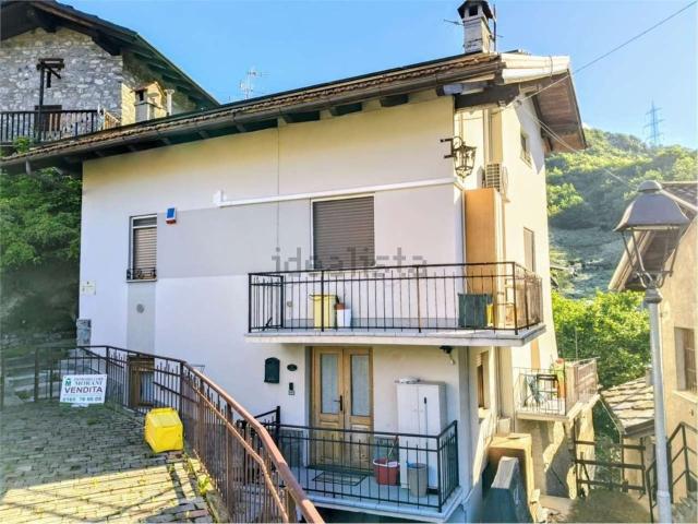 Villetta indipendente in vendita di 300 m² in Frazione Cretaz