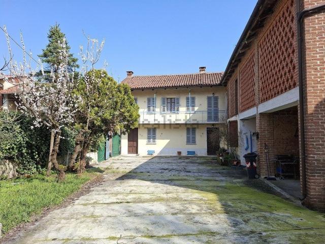 Villetta indipendente in vendita di 300 m² in Frazione Montemarzo, 149