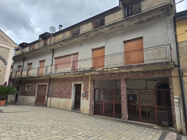 Villetta indipendente in vendita di 300 m² in Piazza Eugenio D&apos Alessio, 6