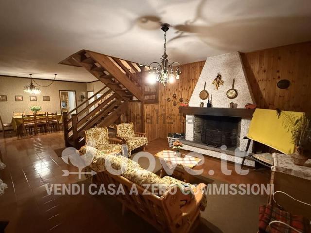 Villetta indipendente in vendita di 300 m² in Piazza Martiri di Cantiglio, 25