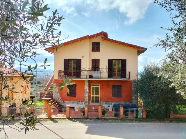 Villetta indipendente in vendita di 300 m² in Piazza Umberto I