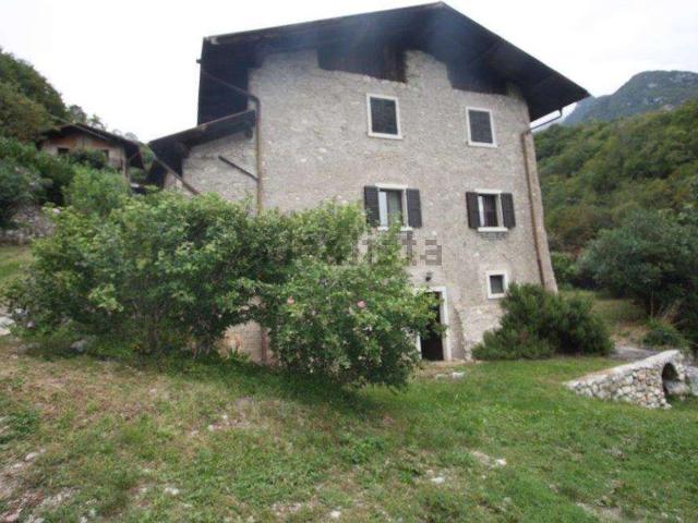Villetta indipendente in vendita di 300 m² in Strada ai Freri, 88