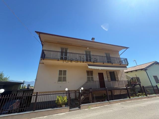Villetta indipendente in vendita di 300 m² in Strada della Lucciola, 1