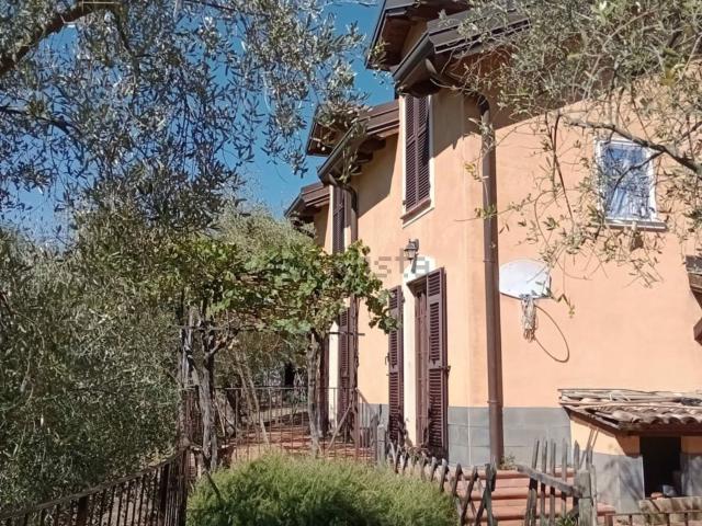 Villetta indipendente in vendita di 300 m² in Strada interpoderale garumba, 19