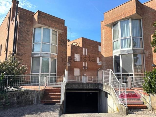 Villetta indipendente in vendita di 300 m² in Strada Ponte del Bo