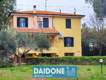 Villetta indipendente in vendita di 300 m² in Strada Provinciale dei Tre Comuni, 28