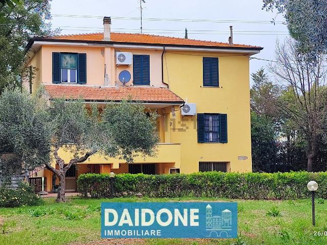 Villetta indipendente in vendita di 300 m² in Strada Provinciale dei Tre Comuni, 28