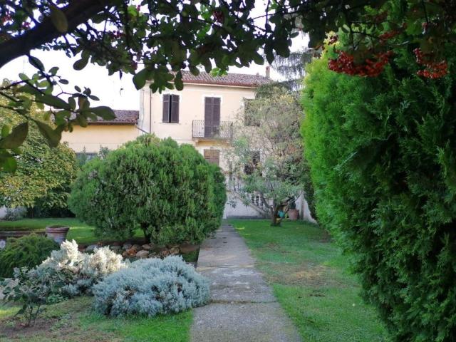 Villetta indipendente in vendita di 301 m² in Via Cesare Battisti, 28