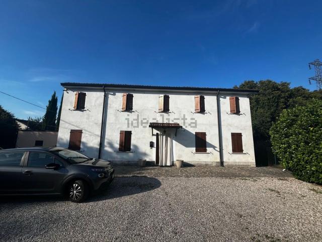 Villetta indipendente in vendita di 301 m² in Strada Riviera Mincio