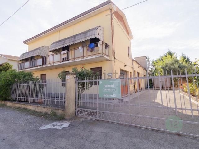 Villetta indipendente in vendita di 302 m² in Via Arno, 12