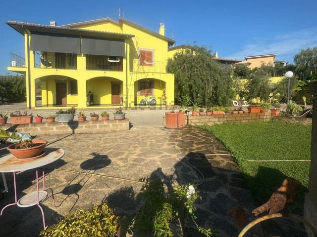 Villetta indipendente in vendita di 302 m² in Via dei Ligustri