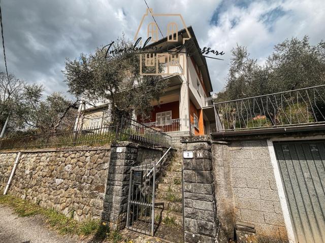 Villetta indipendente in vendita di 302 m² in Località la Giunca, 1