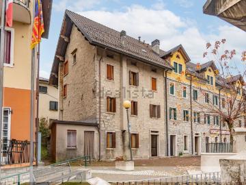 Villetta indipendente in vendita di 302 m² in Piazza Martiri della Libertà, 2