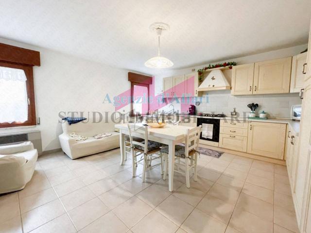 Villetta indipendente in vendita di 303 m² in Via di Mezzo, 102