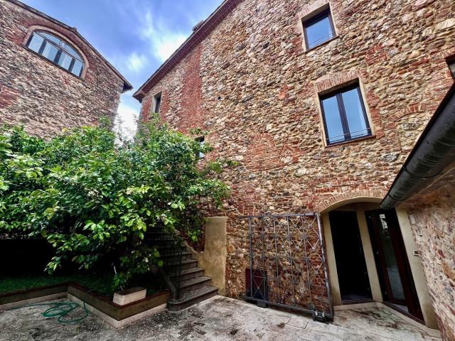 Villetta indipendente in vendita di 303 m² in Via Tre Archi