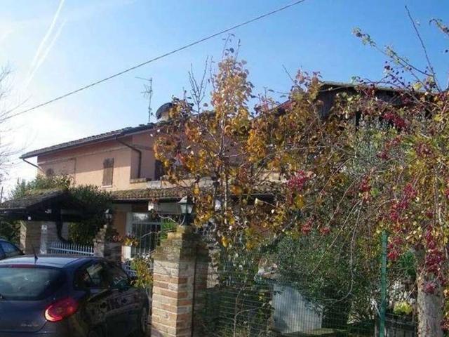 Villetta indipendente in vendita di 303 m² in Strada Cerfoglia, 2
