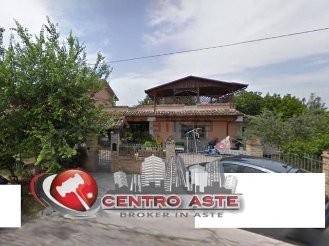 Villetta indipendente in vendita di 303 m² in Strada Cerfoglia