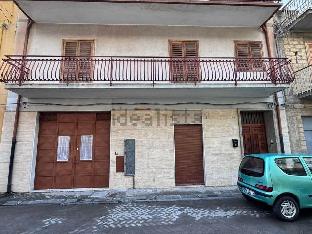 Villetta indipendente in vendita di 304 m² in Via Calatafimi, 20