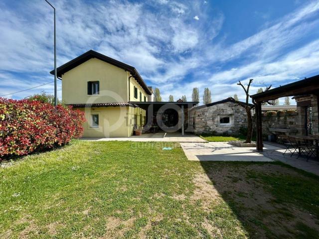Villetta indipendente in vendita di 322 m² in Via Baldasseria Bassa, 101