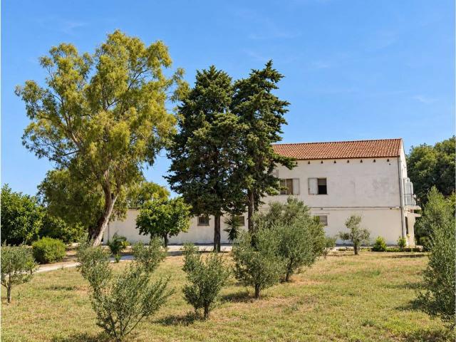 Villetta indipendente in vendita di 304 m² in Via della Vittoria