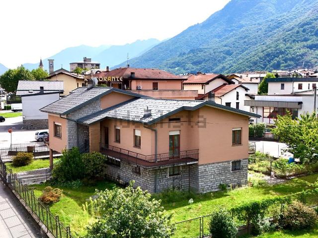 Villetta indipendente in vendita di 304 m² in Via E. Carcano, 7