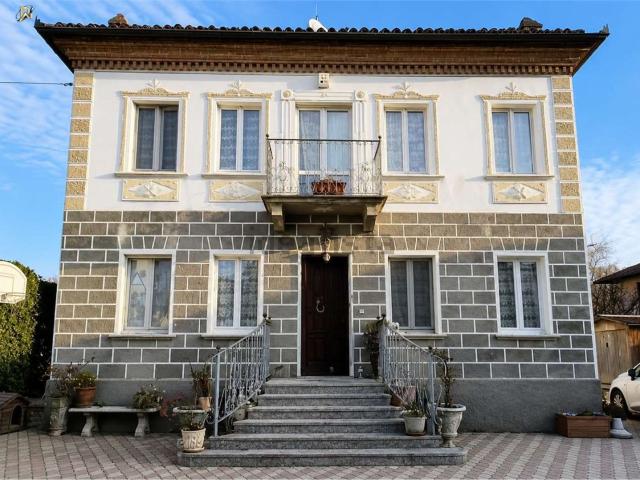 Villetta indipendente in vendita di 304 m² in Via Stazione, 33