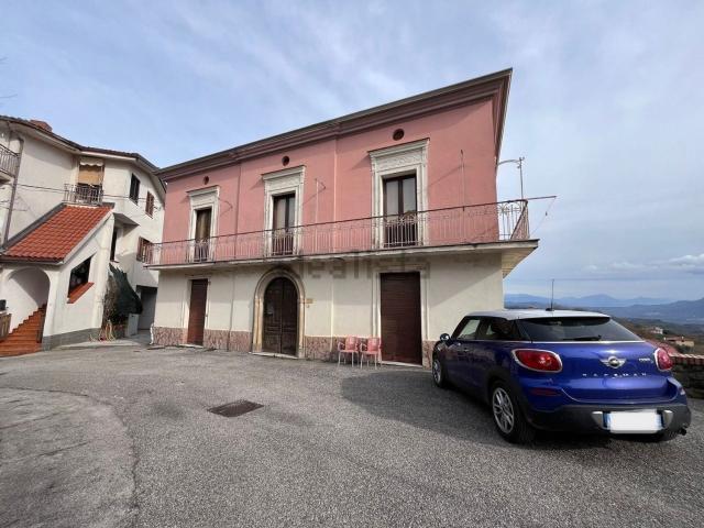 Villetta indipendente in vendita di 304 m² in Via Roma