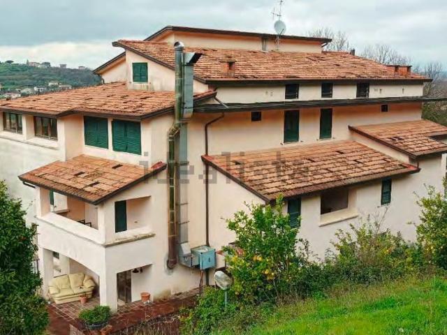 Villetta indipendente in vendita di 30593 m² in Via Santa Maria Scozzese