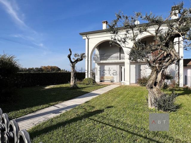 Villetta indipendente in vendita di 305 m²
