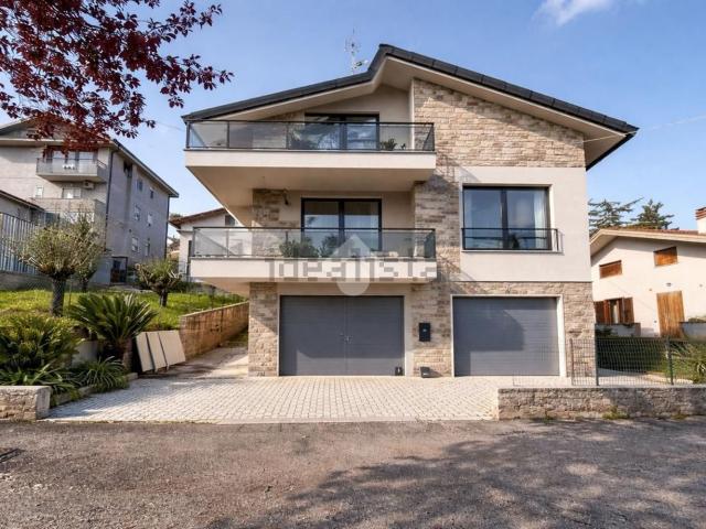 Villetta indipendente in vendita di 305 m² in Via C. di Giosia, 10