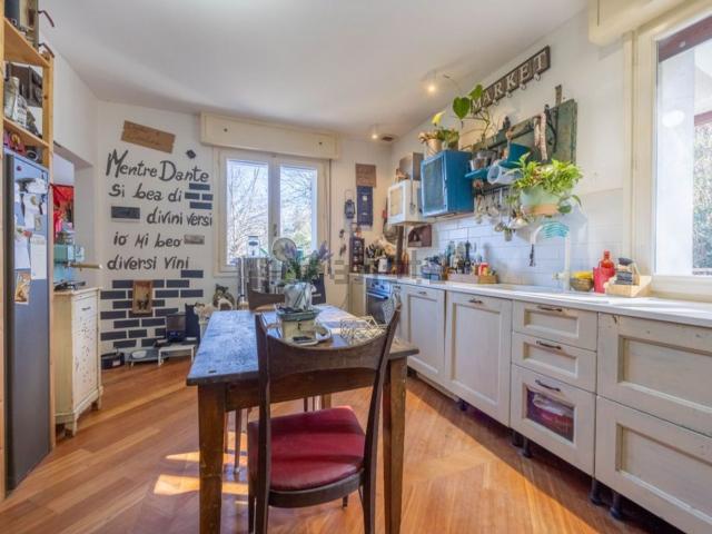 Villetta indipendente in vendita di 305 m² in Via Faiè, 9