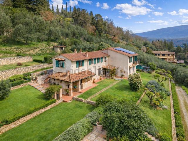 Villetta indipendente in vendita di 305 m² in Via Fiorenzo di Lorenzo
