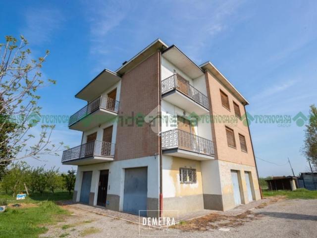 Villetta bifamiliare in vendita di 305 m² in Via Vanotto, 83