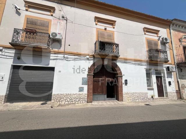 Villetta indipendente in vendita di 305 m² in Via XX Settembre