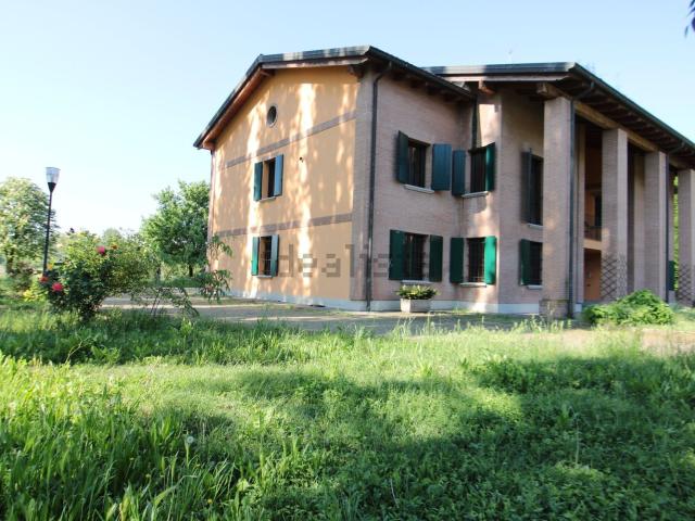 Villetta indipendente in vendita di 305 m² in Viale Bice Bertani Davoli