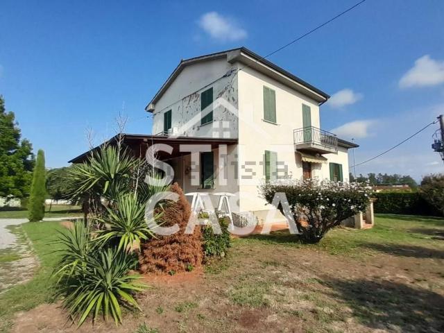 Villetta indipendente in vendita di 306 m² in Via Martiri della Libertà, 18