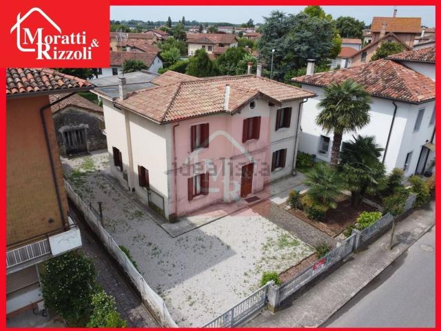 Villetta indipendente in vendita di 306 m² in Via Roma, 45