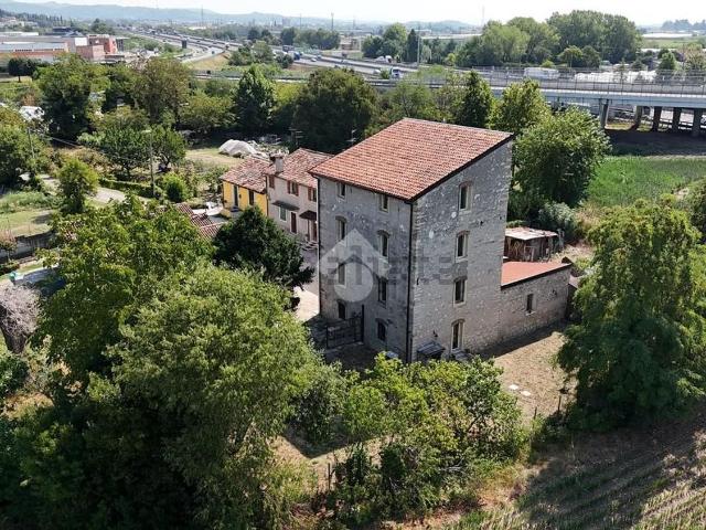 Villetta indipendente in vendita di 307 m² in Via Maglio