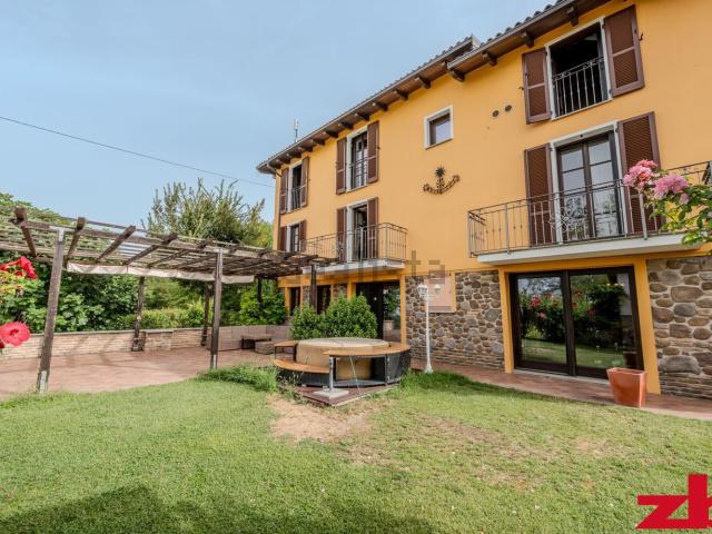Villetta indipendente in vendita di 308 m² in Via del Monte