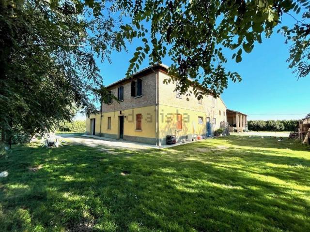 Villetta indipendente in vendita di 308 m² in Via Emilia Ponente, 1950