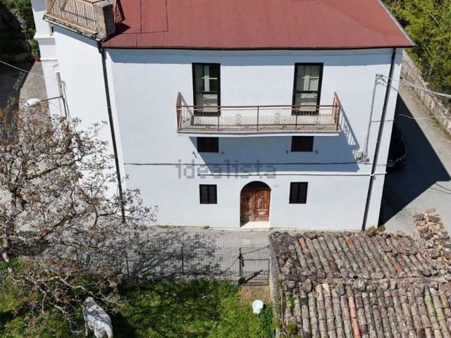 Villetta indipendente in vendita di 308 m² in Frazione Pagliaroli